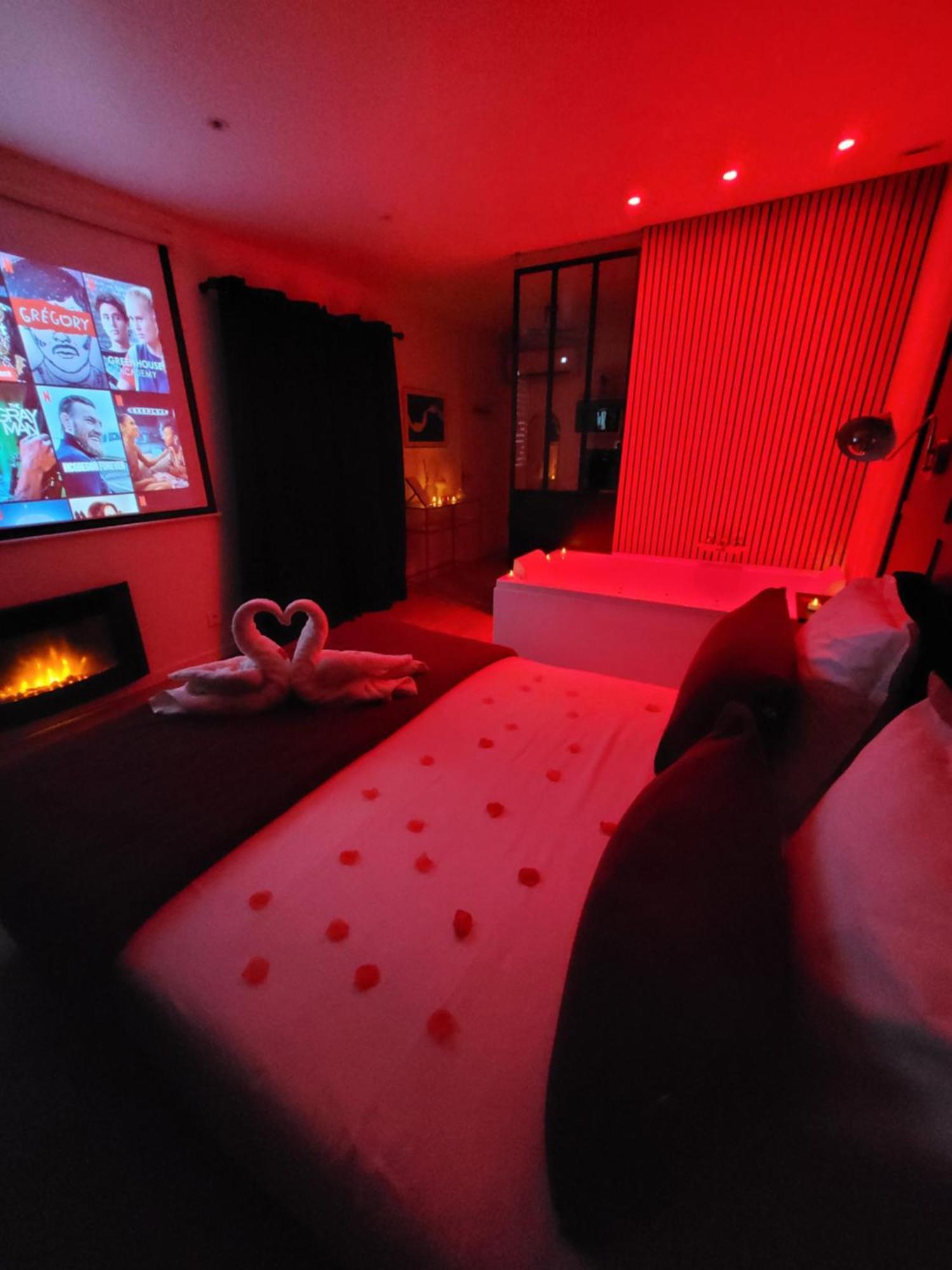 Nuit D'Evasion Love Room Avec Baignoire Balneotherapie Tulon Zewnętrze zdjęcie