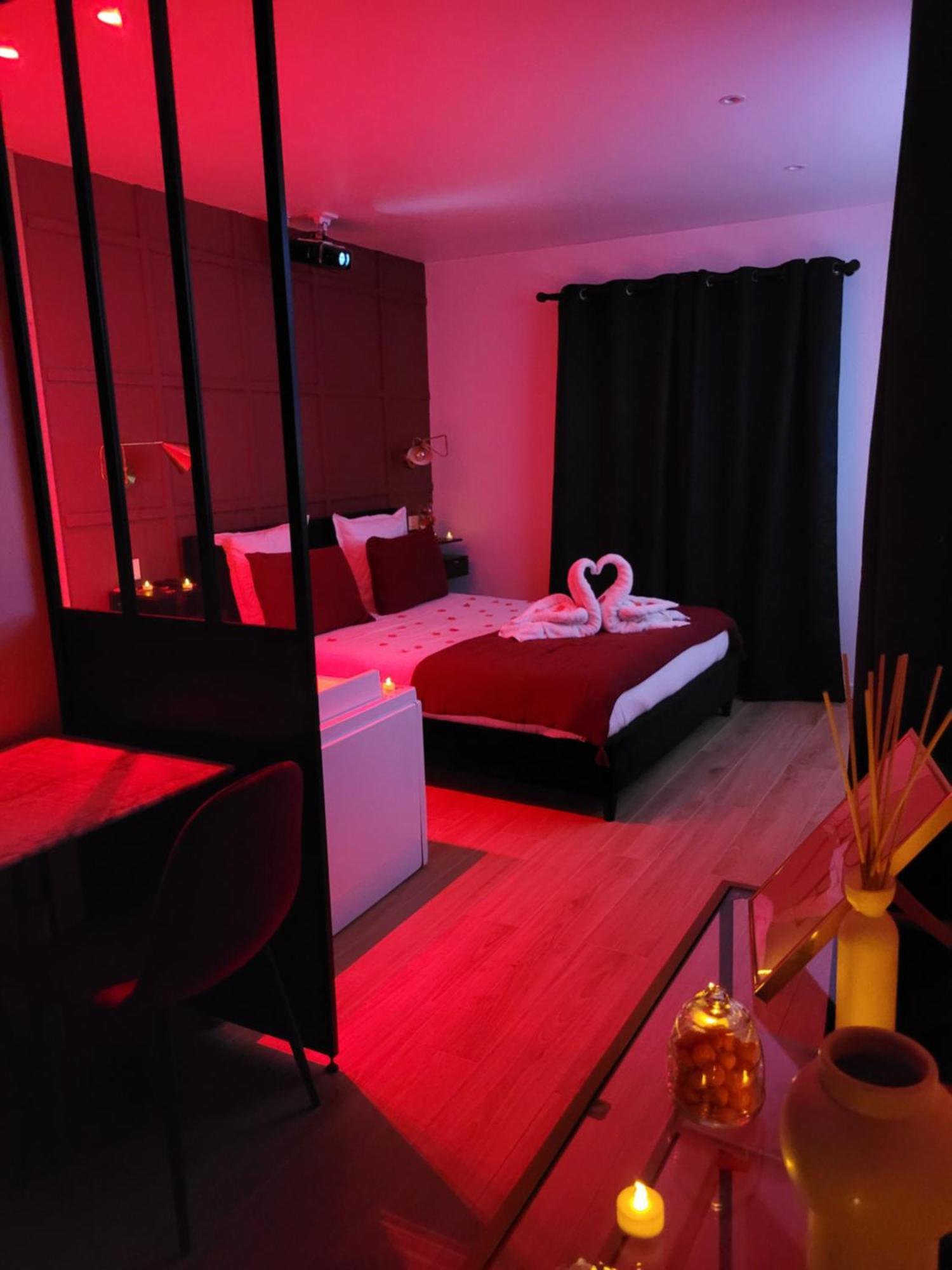 Nuit D'Evasion Love Room Avec Baignoire Balneotherapie Tulon Zewnętrze zdjęcie