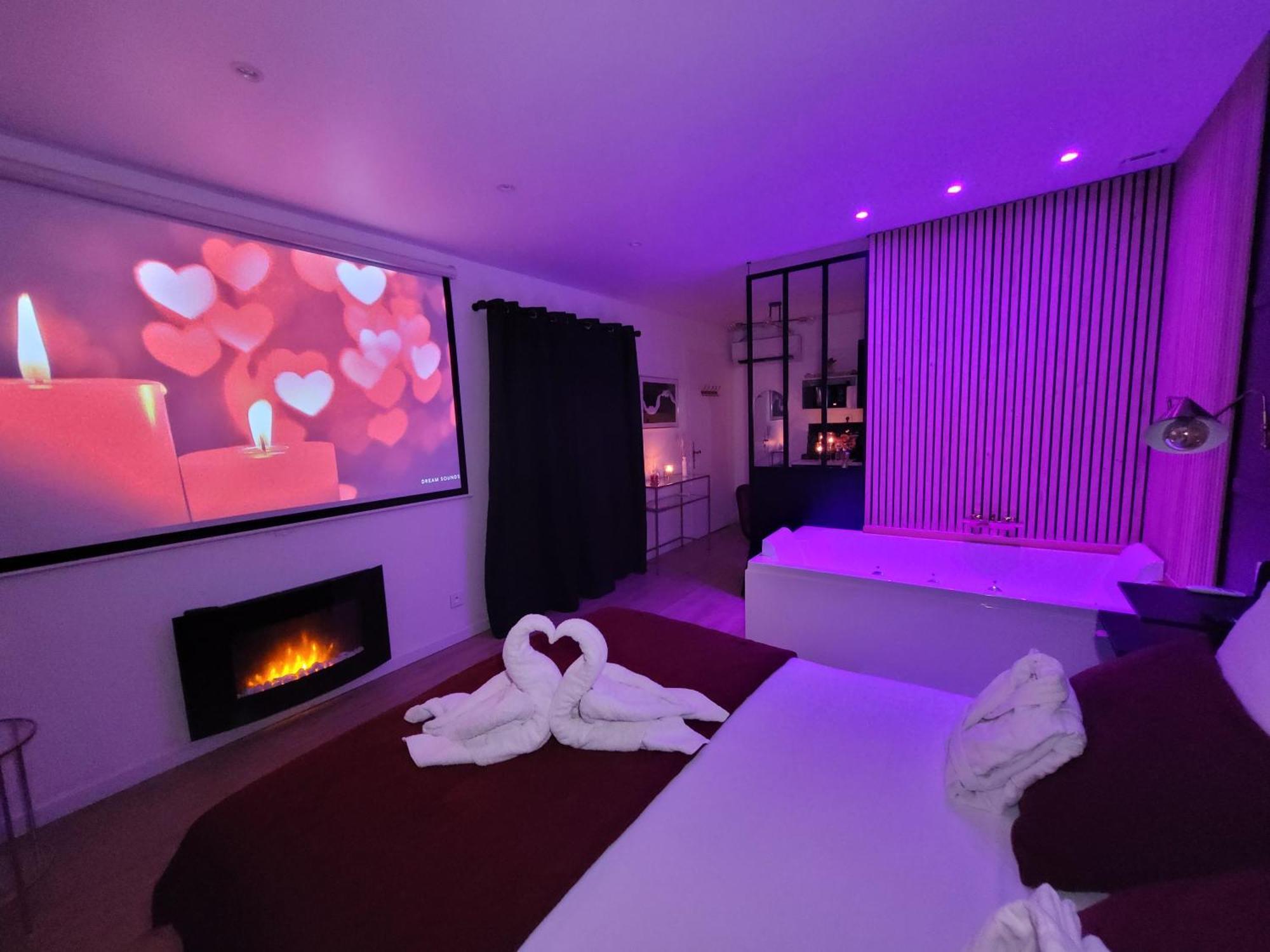 Nuit D'Evasion Love Room Avec Baignoire Balneotherapie Tulon Zewnętrze zdjęcie